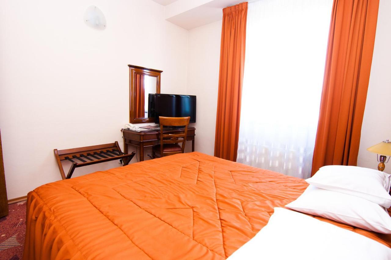 Hotel Onix Kluż-Napoka Zewnętrze zdjęcie